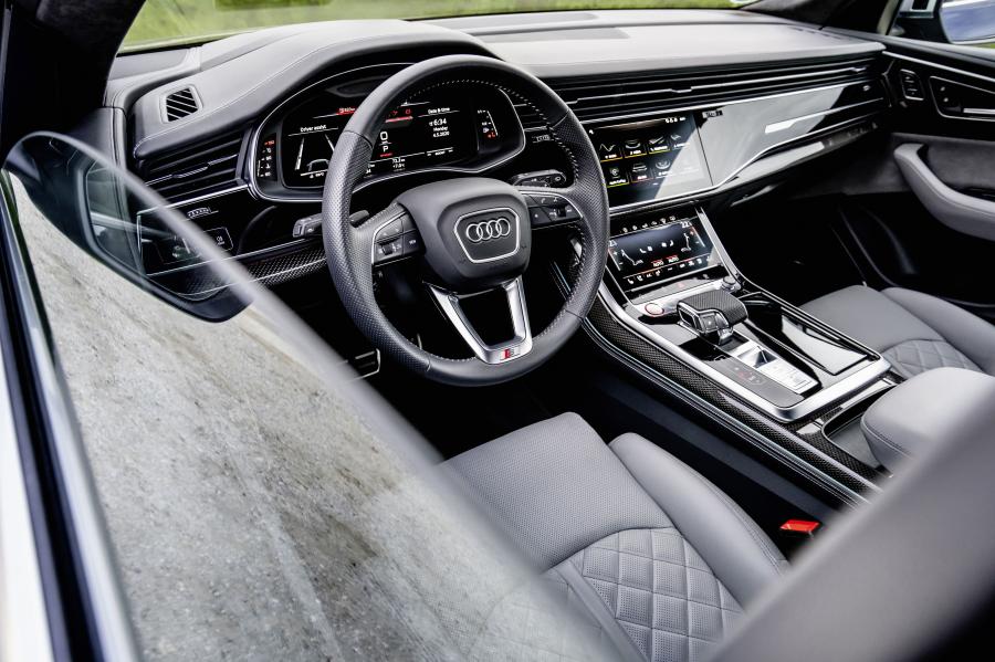 Интерьер Audi SQ8 TFSI 2020 года  (WW) (фото 14 из 20)